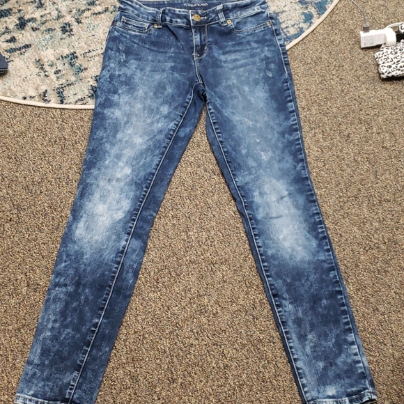 Maurices Jeggings M-Reg, Distressed - Picture 1 of 5